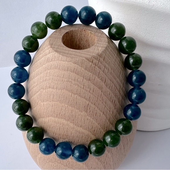 Green and Blue Jade Beaded Stretch Bracelet - Picture 1 of 15